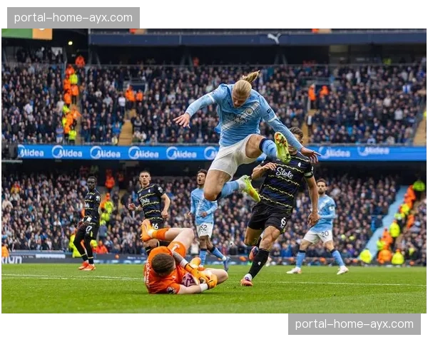 特写：得知保级竞争对手输球后，埃弗顿教练席的如释重负